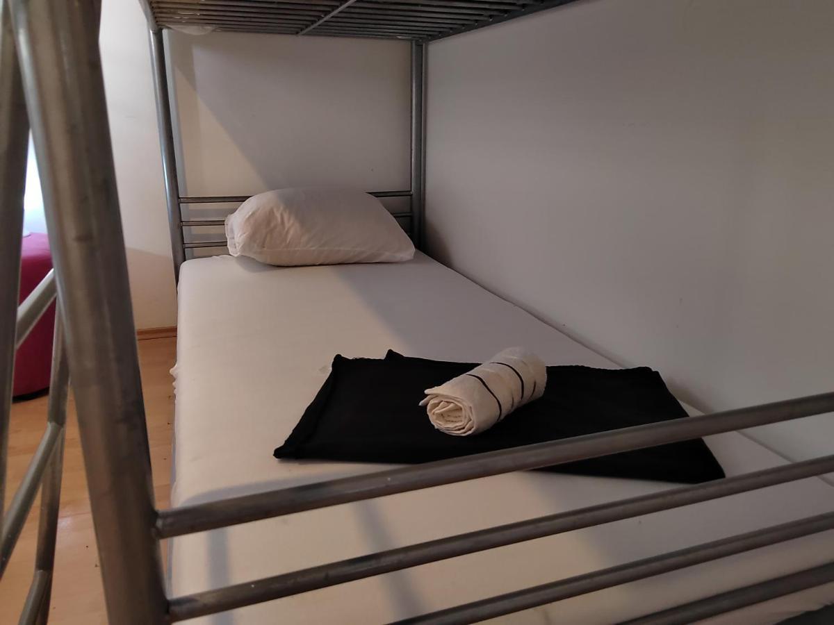 Hostel Rasema โตรกีร์ ภายนอก รูปภาพ