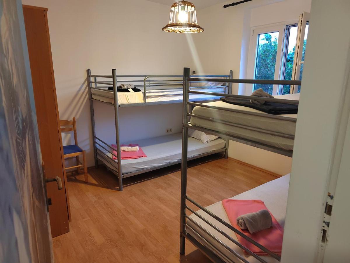 Hostel Rasema โตรกีร์ ภายนอก รูปภาพ