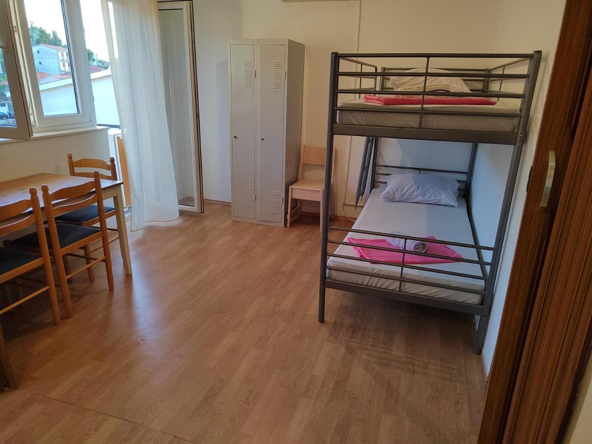 Hostel Rasema โตรกีร์ ภายนอก รูปภาพ