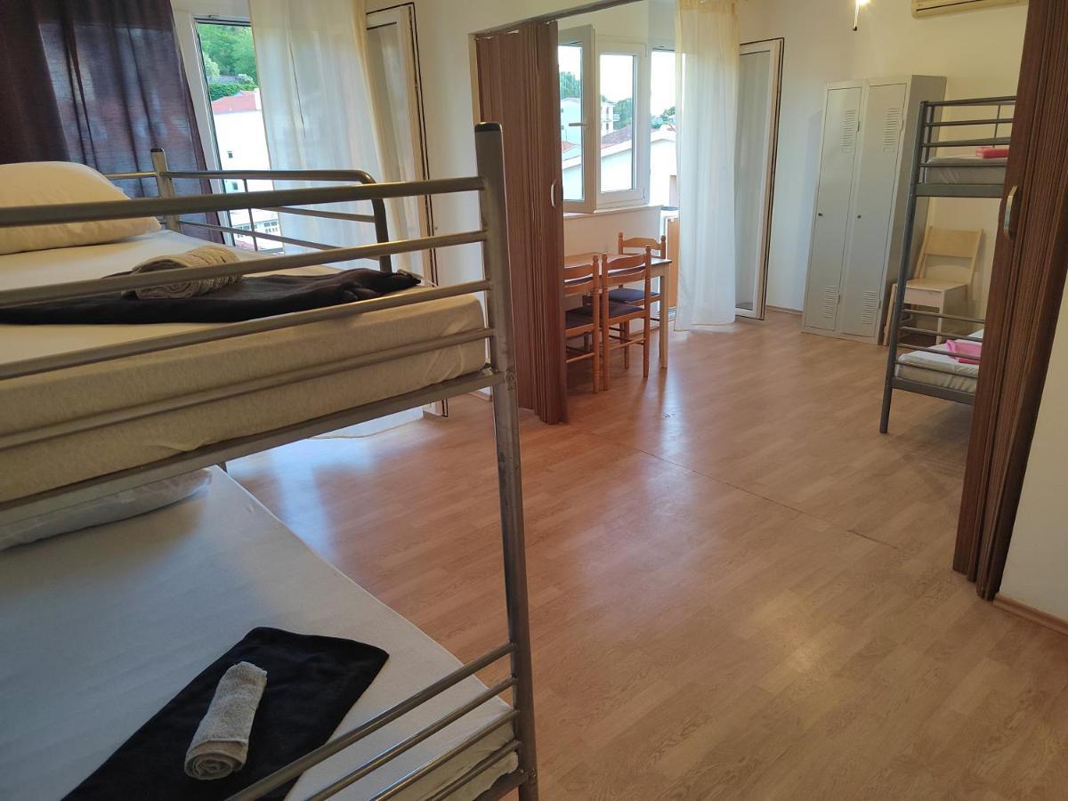 Hostel Rasema โตรกีร์ ภายนอก รูปภาพ