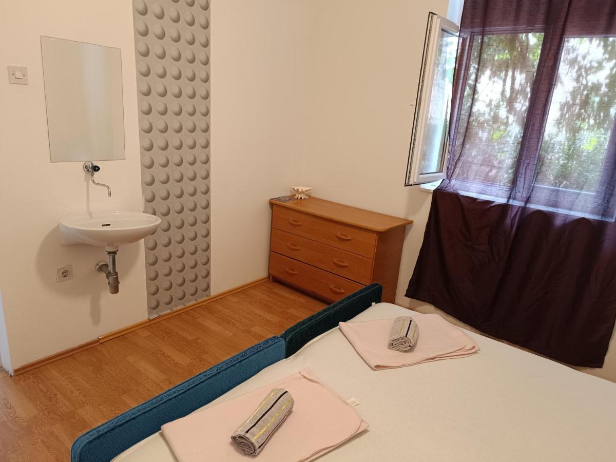 Hostel Rasema โตรกีร์ ภายนอก รูปภาพ